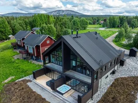 The Lakeview by Hilla Villas