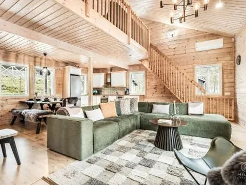Snowtail Hideaway by Hilla Villas